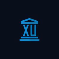 xu monograma de logotipo inicial com vetor de design de ícone de construção de tribunal simples