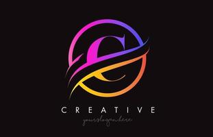 logotipo criativo da letra c com cores laranja roxas e vetor de design de corte circular swoosh