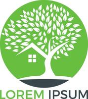 design de logotipo de casa na árvore. modelo de design de vetor de casa ecológica.