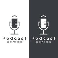 design de vetor de modelo de logotipo de podcast com áudio de microfone moderno e moderno. podcasts para estúdio, entrevista, multimídia e web.