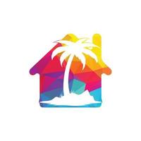 casa e a praia com design de logotipo de vetor de palmeira. design de logotipo de casa de praia.