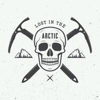 crânio ártico vintage com machados de gelo, montanhas e slogan. ilustração vetorial vetor
