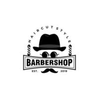 emblemas e rótulos vetoriais de barbearia vintage. emblemas e logotipos de barbeiro. logotipo de barbearia e rótulo vintage de barbearia e ilustração de crachá vetor