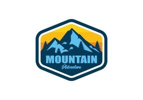 ilustração vetorial de design de logotipo de aventura de montanha vetor