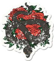 tatuagem de adesivo angustiado no estilo tradicional de cobra e rosas vetor