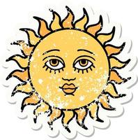 tatuagem de adesivo angustiado em estilo tradicional de um sol com rosto vetor