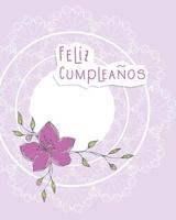 feliz aniversário feliz cumpleanos, escrito em língua espanhola, flor rosa de cartão postal e colagem vintage de rendas. vetor