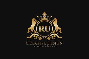 crista dourada retrô inicial ru com círculo e dois cavalos, modelo de crachá com pergaminhos e coroa real - perfeito para projetos de marca luxuosos vetor