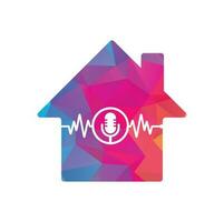vetor de logotipo de conceito de forma de casa de podcast de pulso. modelo de vetor de design de logotipo de linha de batimento cardíaco de podcast