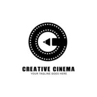 design de logotipo de cinema criativo. cartão de felicitações, banner, pôster. ilustração vetorial. vetor