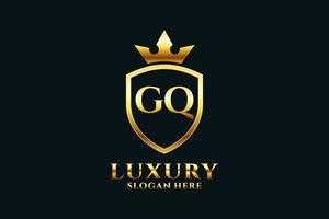 inicial gq elegante logotipo de monograma de luxo ou modelo de crachá com pergaminhos e coroa real - perfeito para projetos de marca luxuosos vetor