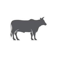 ícone de silhueta de vaca ou gado. silhueta vetorial de vaca. modelo de design de logotipo de fazenda. ícone de gado. design de logotipo black angus vetor