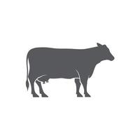 ícone de silhueta de vaca ou gado. silhueta vetorial de vaca. modelo de design de logotipo de fazenda. ícone de gado. design de logotipo black angus vetor