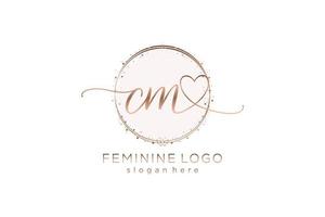 logotipo inicial de caligrafia cm com modelo de círculo logotipo vetorial do casamento inicial, moda, floral e botânico com modelo criativo. vetor