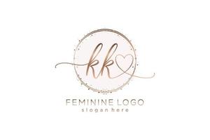 logotipo de caligrafia inicial kk com logotipo de vetor de modelo de círculo de casamento inicial, moda, floral e botânico com modelo criativo.