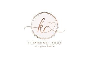 logotipo de caligrafia inicial kc com logotipo de vetor de modelo de círculo de casamento inicial, moda, floral e botânico com modelo criativo.