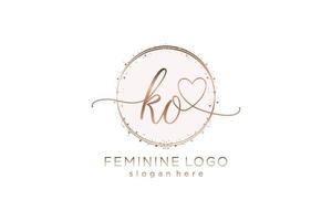 logotipo de caligrafia ko inicial com logotipo de vetor de modelo de círculo de casamento inicial, moda, floral e botânico com modelo criativo.