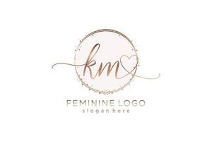 logotipo de caligrafia km inicial com logotipo de vetor de modelo de círculo de casamento inicial, moda, floral e botânico com modelo criativo.