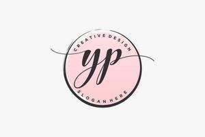 logotipo de caligrafia yp inicial com assinatura de vetor de modelo de círculo, casamento, moda, floral e botânico com modelo criativo.