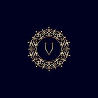 v logotipo de luxo real ornamentado em ouro vetor