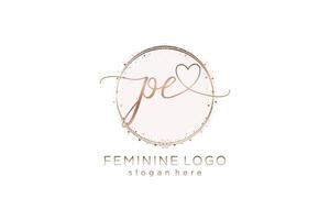 logotipo de caligrafia pe inicial com logotipo de vetor de modelo de círculo de casamento inicial, moda, floral e botânico com modelo criativo.