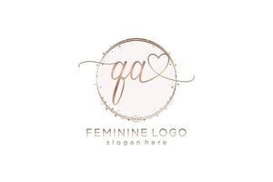 logotipo de caligrafia inicial qa com logotipo de vetor de modelo de círculo de casamento inicial, moda, floral e botânico com modelo criativo.