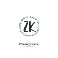 zk manuscrito inicial e design de logotipo de assinatura com círculo. logotipo manuscrito de design bonito para moda, equipe, casamento, logotipo de luxo. vetor