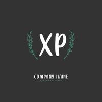 xp manuscrito inicial e design de logotipo de assinatura com círculo. logotipo manuscrito de design bonito para moda, equipe, casamento, logotipo de luxo. vetor