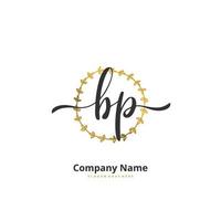 bp caligrafia inicial e design de logotipo de assinatura com círculo. logotipo manuscrito de design bonito para moda, equipe, casamento, logotipo de luxo. vetor