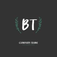 bt caligrafia inicial e design de logotipo de assinatura com círculo. logotipo manuscrito de design bonito para moda, equipe, casamento, logotipo de luxo. vetor