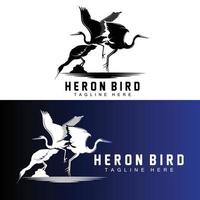 design de logotipo de cegonha de garça de pássaro, garça de pássaros voando no vetor do rio, ilustração de marca de produto