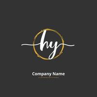 hy caligrafia inicial e design de logotipo de assinatura com círculo. logotipo manuscrito de design bonito para moda, equipe, casamento, logotipo de luxo. vetor