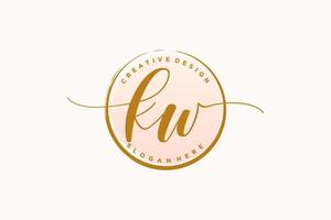 logotipo inicial de caligrafia kw com assinatura vetorial de modelo de círculo, casamento, moda, floral e botânico com modelo criativo. vetor