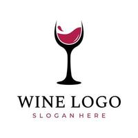 design de modelo de logotipo de vinho com taças de vinho e garrafas.logo para boate, bar e loja de vinhos. vetor