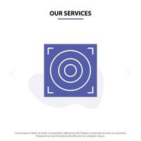 nosso modelo de cartão web de ícone de glifo sólido de alto-falante de design web de serviços vetor