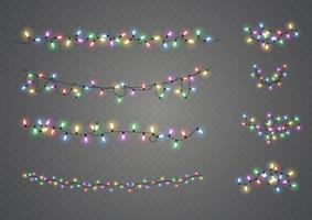 luzes de natal isoladas. guirlandas multicoloridas de luz de natal. lâmpada de natal brilhante guirlanda. para o ano novo e natal. efeito de luz. ilustração vetorial. vetor
