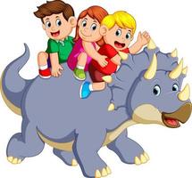 as crianças estão sentadas no triceratops e acenando com a mão quando ele se move vetor