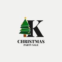 letra k com decoração de árvore de natal para comemorar a venda de dezembro ou ícone inicial da festa vetor