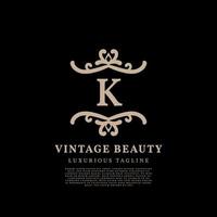 letra k design de logotipo de vetor vintage de luxo de crista simples para cuidados de beleza, mídia de estilo de vida e marca de moda