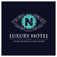 design de hotel de luxo com logotipo e vetor de tipografia