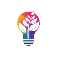 lâmpada de lâmpada e design de logotipo de folhas. símbolo de inovação de ideia de natureza. vetor