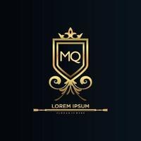 letra mq inicial com royal template.elegant com vetor de logotipo da coroa, ilustração em vetor logotipo de letras criativas.