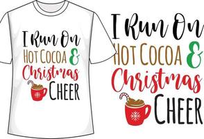 eu corro com chocolate quente e alegria de natal design de camiseta de natal vetor