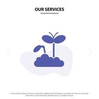 nosso crescimento de serviços aumenta a maturidade da planta ícone de glifo sólido modelo de cartão web vetor