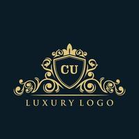 letra cu logotipo com escudo de ouro de luxo. modelo de vetor de logotipo de elegância.