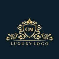 logotipo da letra cm com escudo de ouro de luxo. modelo de vetor de logotipo de elegância.