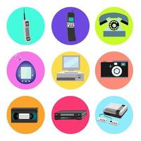 conjunto de ícones redondos vintage retrô e hipster vintage dos anos 70, 80, 90 itens celular, brinquedo eletrônico, computadores, câmera, fita de vídeo, gravador de vídeo, console de jogos vetor