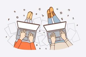 trabalho freelance e escrever conceito online. mãos de freelancers de pessoas sentadas trabalhando em laptops escrevendo artigos de textos blogando ilustração vetorial vetor