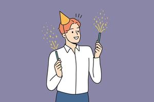 jovem sorridente no chapéu de aniversário segurando estrelinhas comemorando. feliz empresário se divertir desfrutar de fogos de artifício na festa. ilustração vetorial. vetor