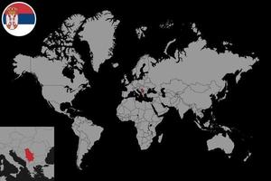 pin mapa com bandeira da Sérvia no mapa do mundo. ilustração vetorial. vetor